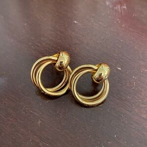 Elegant Gold Hoop Earrings